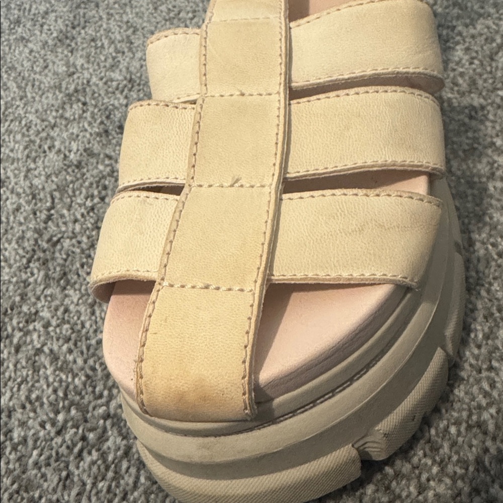UGG Ashton Strappy Platform Sandals - Picture 6 of 7